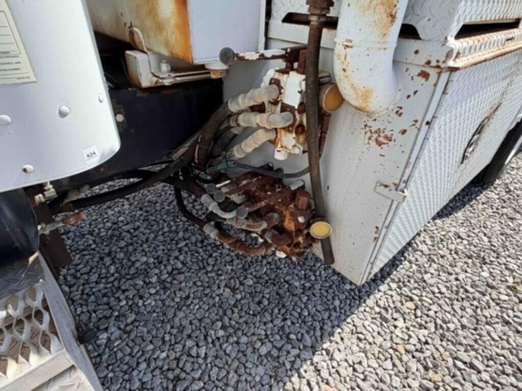 1992-peterbilt-379-image-23
