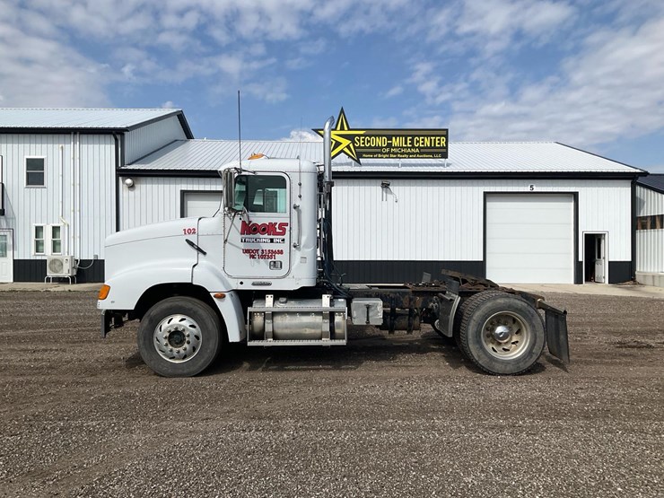 2003-freightliner-fld112-image-2