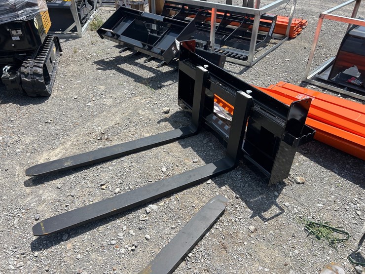 #82-•-skid-steer-pallet-forks-(stock-photo)-image-1