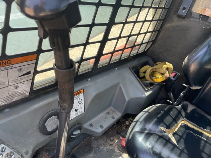 2013-bobcat-s650-image-45