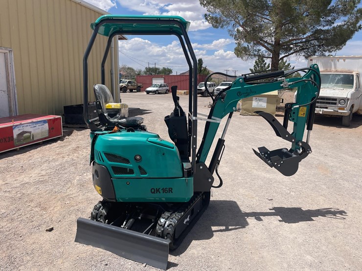 #2660-•-unused-cfg-mini-excavator-image-4