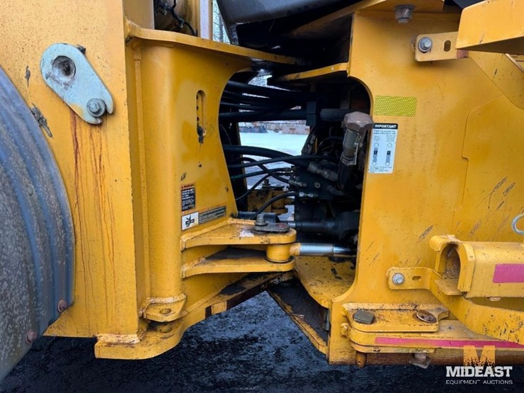 2009-deere-644k-image-13