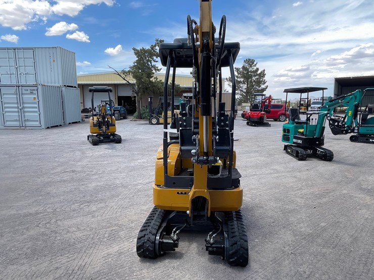 #2662-•-unused-cfg-mini-excavator-image-3