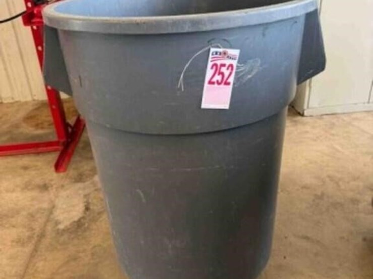 55-gallon-plastic-trash-can-image-1