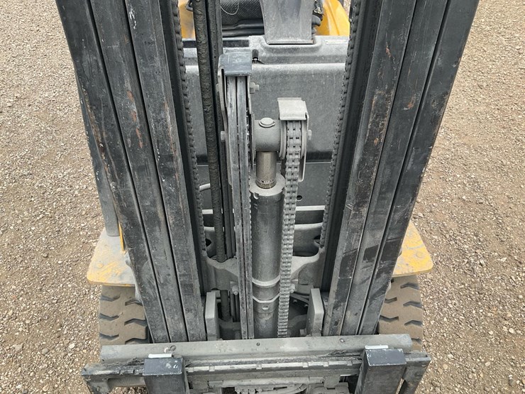 #1359-•-2010-yale-forklift-image-20