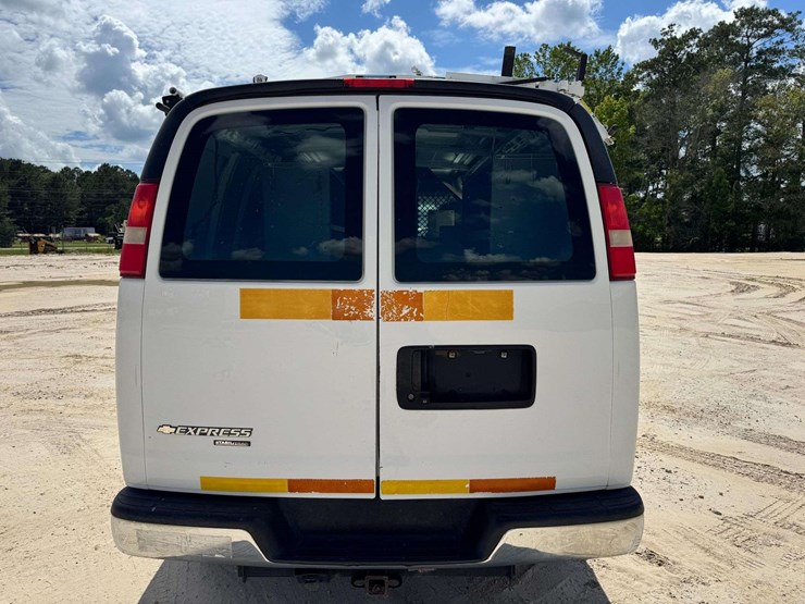 2014-chevrolet-express-g2500-image-6