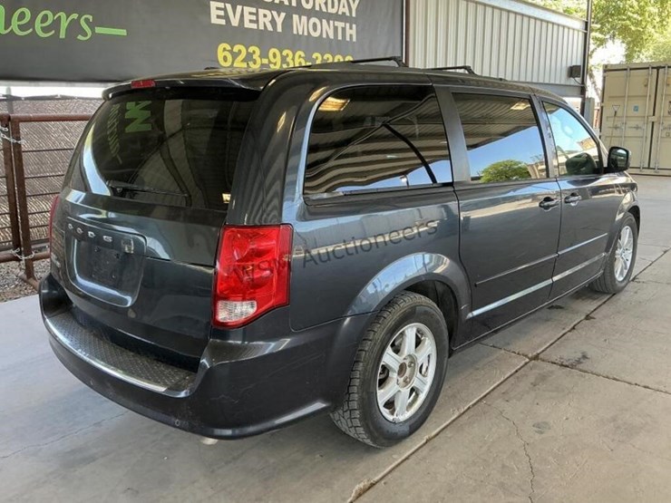 2013-dodge-grand-caravan-image-7
