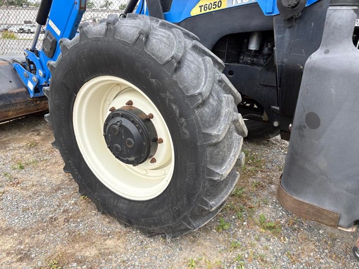 new-holland-t6050-image-16