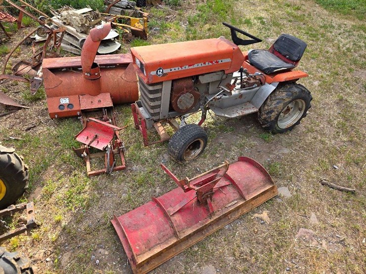 1974-massey-ferguson-12-image-1