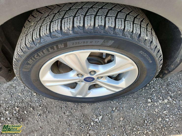 2015-ford-escape-image-13
