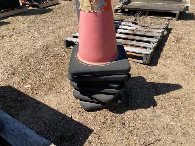 #7441-•-(7)-safety-traffic-cones-image-2