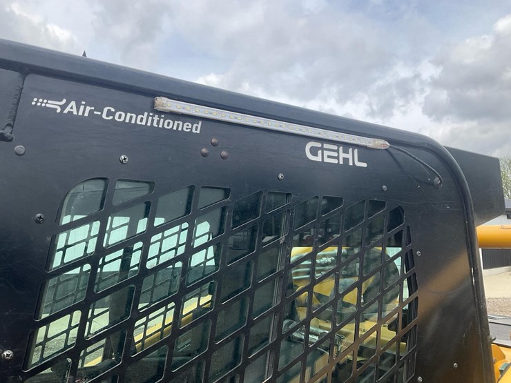 2020-gehl-vt320-image-27