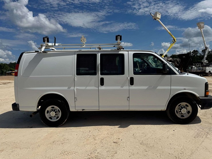 2013-chevrolet-express-g2500-image-7