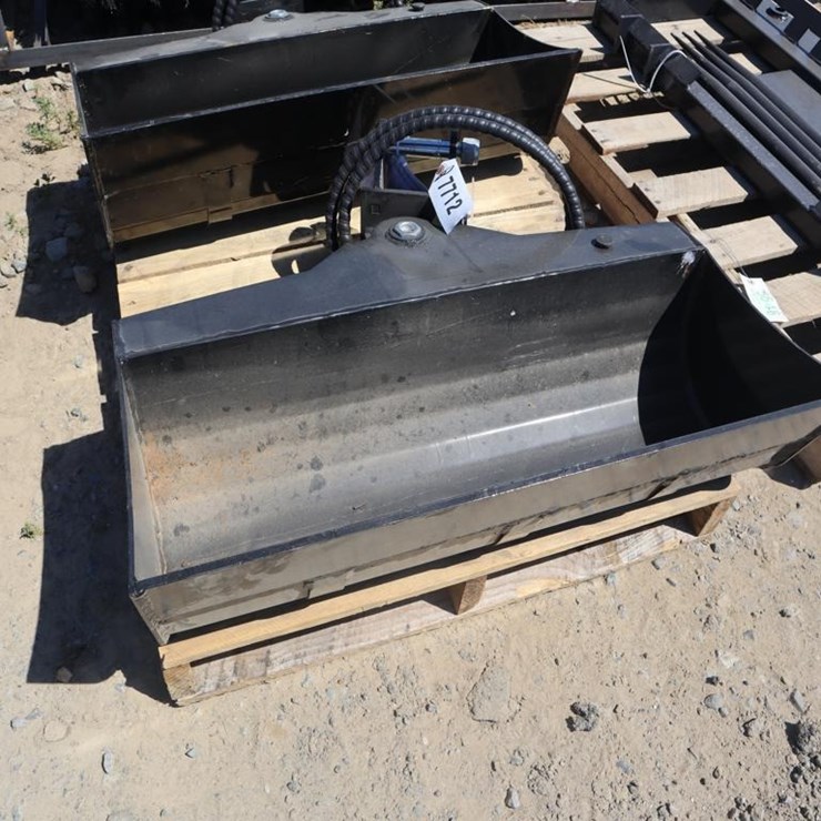 TPM 32" Hydraulic Tilt Bucket
