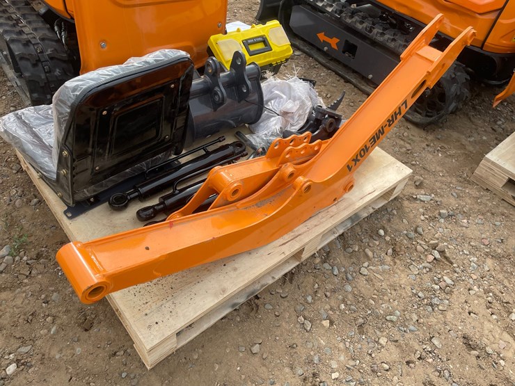 #2015-•-unused-2026-landhonor-mini-excavator-image-12
