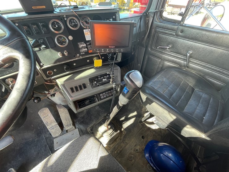 #6152-•-2002-mack-rd-model-fuel-tanker-truck-(has-title)-image-56