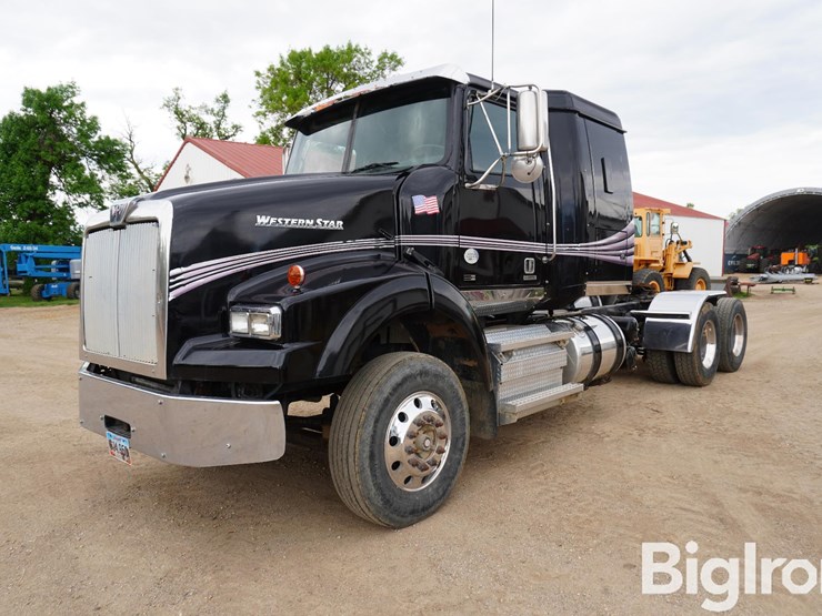2015-western-star-4900-image-1