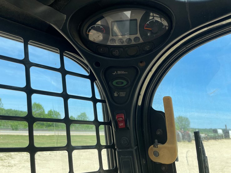 2013-bobcat-s650-image-49