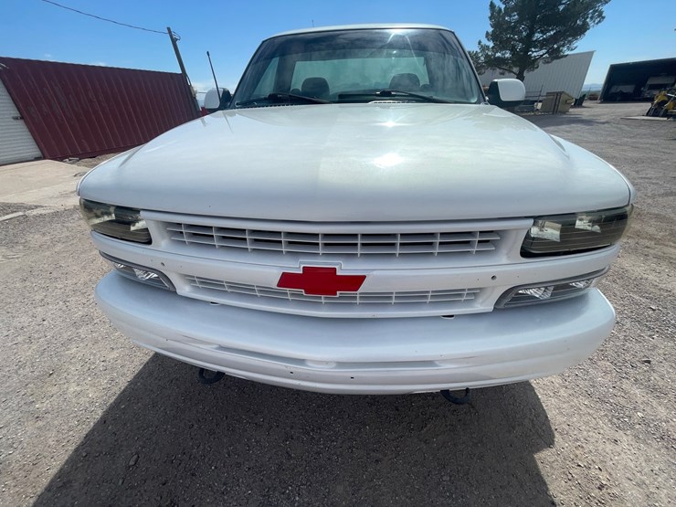 #212-•-2001-chevrolet-silverado-pickup-truck-(has-a-nm-title-image-15