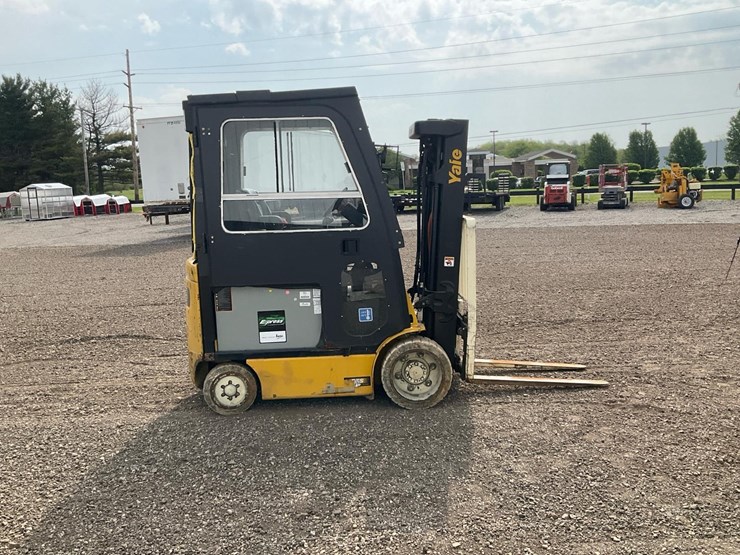 #1358-•-2017-yale-electric-forklift-image-4