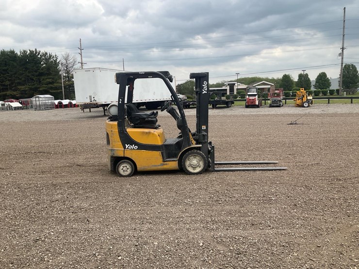 #1359-•-2010-yale-forklift-image-4