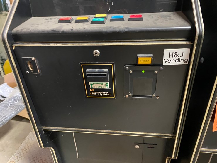 #7514-•-(2)-h&j-vending-slot-machines-(antigo,-wi)-image-8