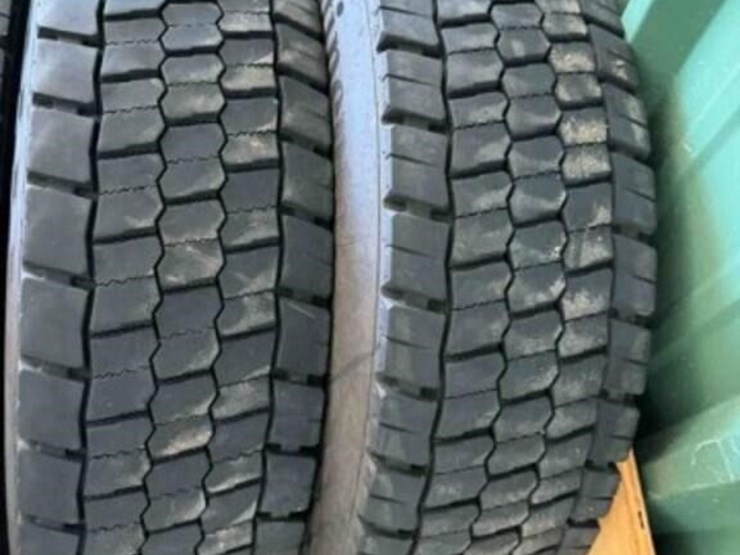6-continental-225/70r19.5-tires-image-4