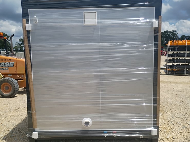 #l58-028-•-kj-portable-restroom-image-4