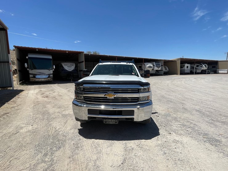 2016-chevrolet-silverado-3500-image-7