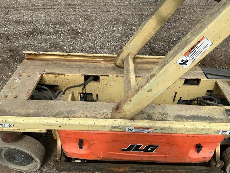 2006-jlg-1930es-image-33