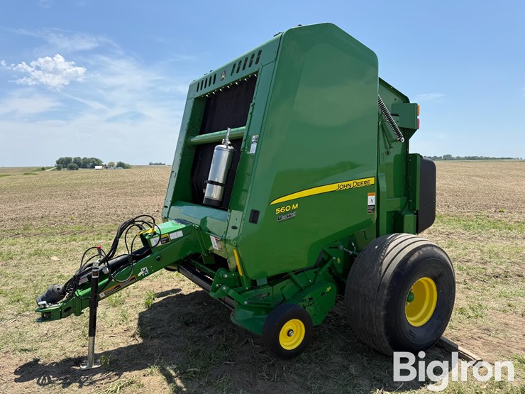 2022-john-deere-560m-image-1