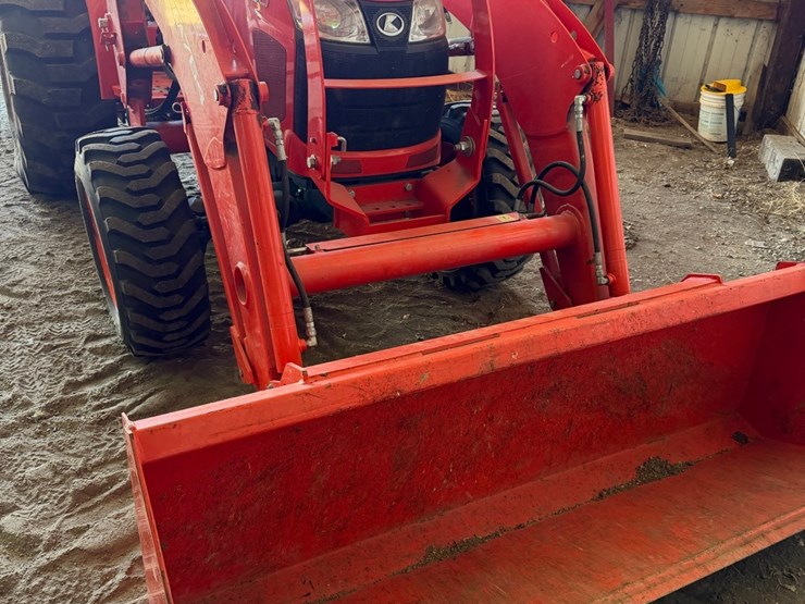 l-4600-kubota-mfd-tractor-with-loader,-237-hours-image-4