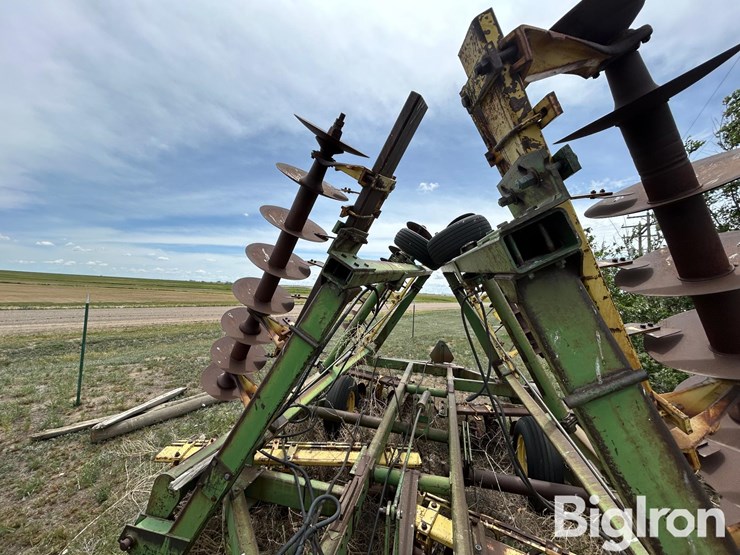 john-deere-230-image-13