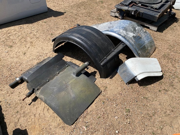 #7422-•-truck-mud-flaps,-fenders-and-paneling-(antigo,-wi)-image-3