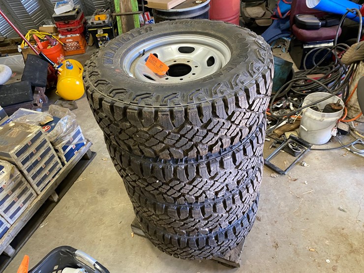 #7524-•-set-of-(4)-tires-on-steel-rims-(antigo,-wi)-image-2
