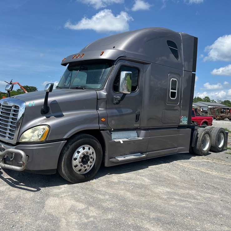 2015 FREIGHTLINER CASCADIA 125