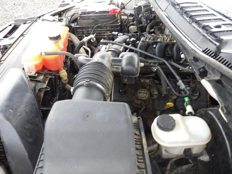 2016-ford-f150-xl-image-12