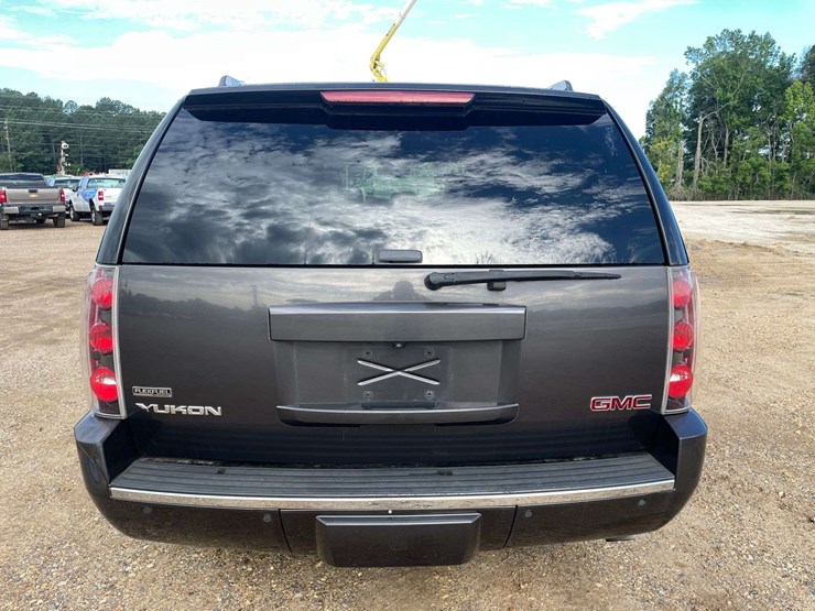 2011-gmc-yukon-denali-image-6