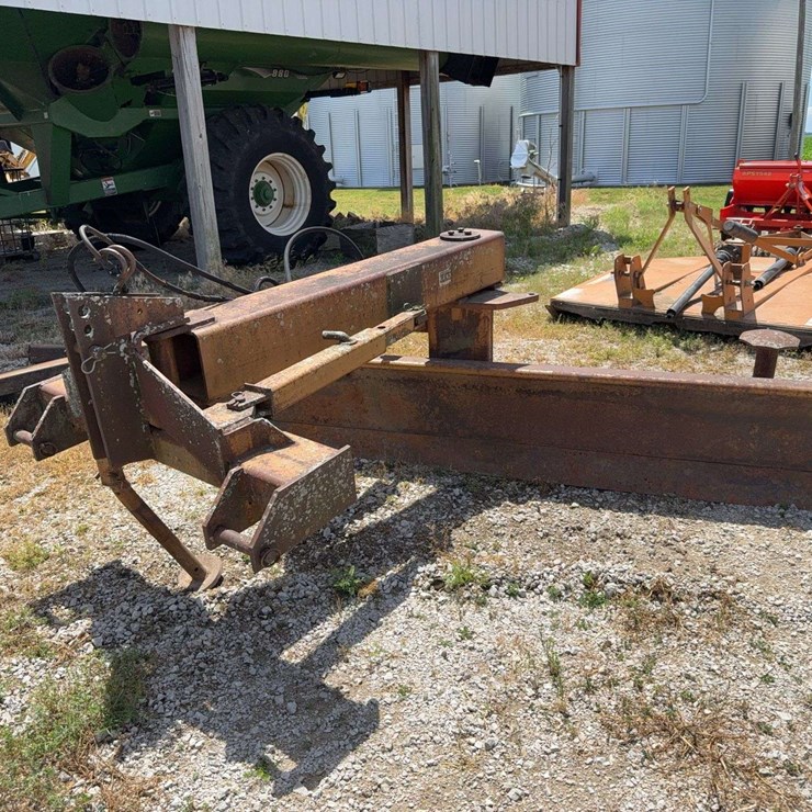 Kewanee 9' haydrualic blade 3pt