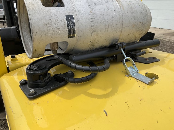 #1379-•-2010-hyster-90-fortis-forklift-image-9
