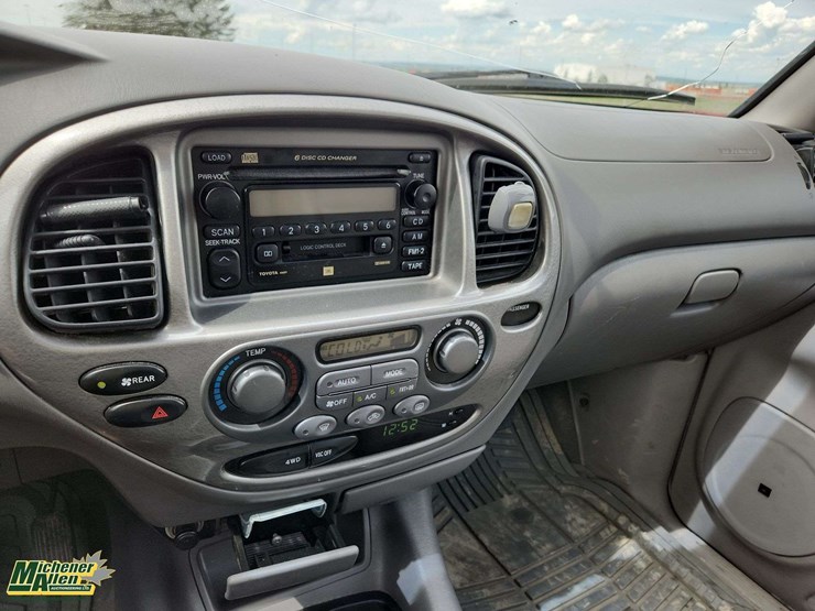 2002-toyota-sequoia-limited-image-39