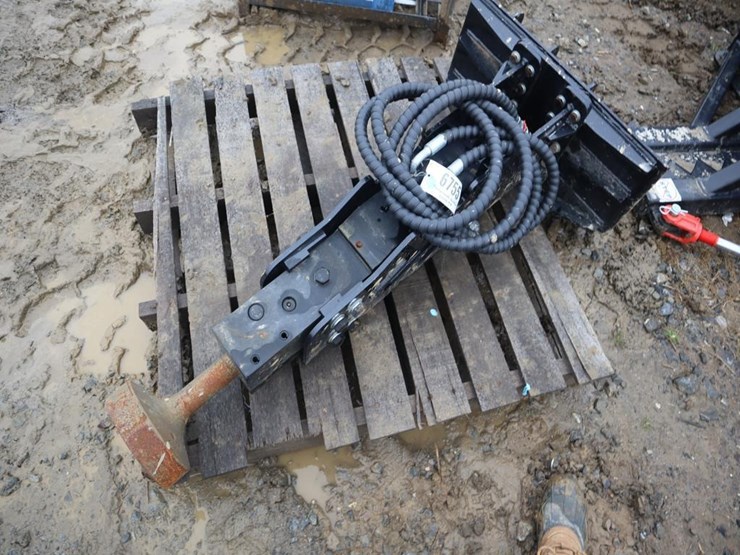mini-skid-steer-pounder750-image-2