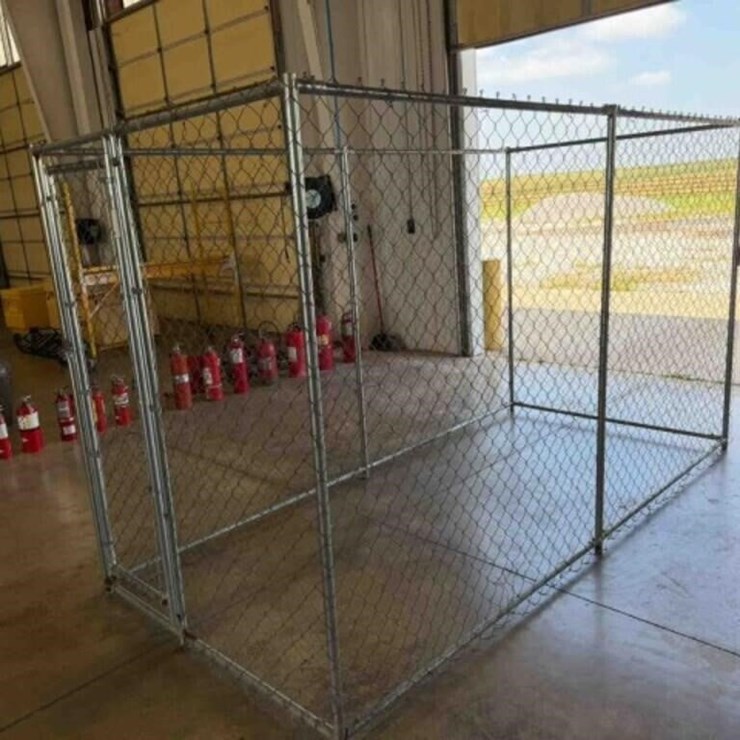 Chain-link Pen