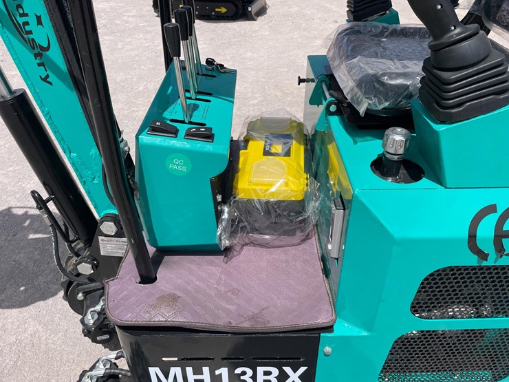 #2652-•-unused-cfg-mini-excavator-image-16