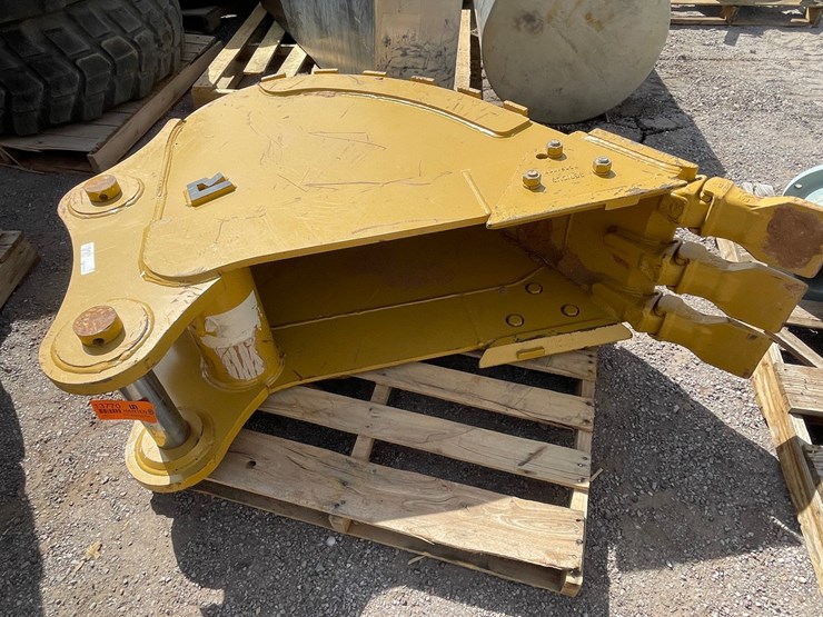 caterpillar-320-image-18