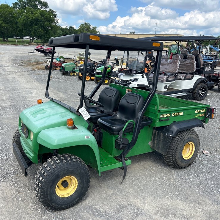 JOHN DEERE GATOR