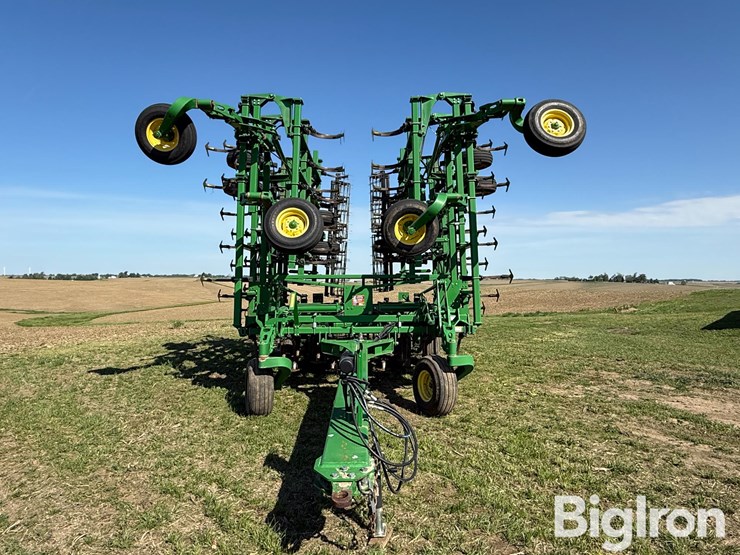 2014-john-deere-2210-image-2