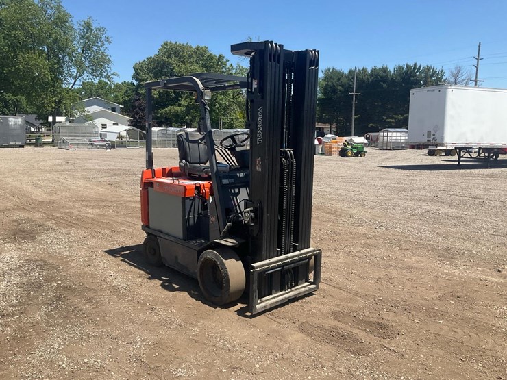 #1376-•-2005-toyota-fbcu30-electric-forklift-image-3