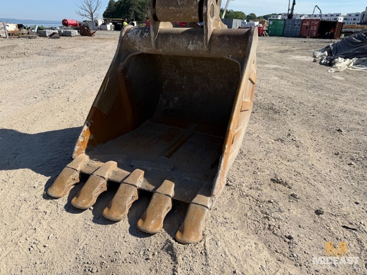 2015-deere-470g-lc-image-32