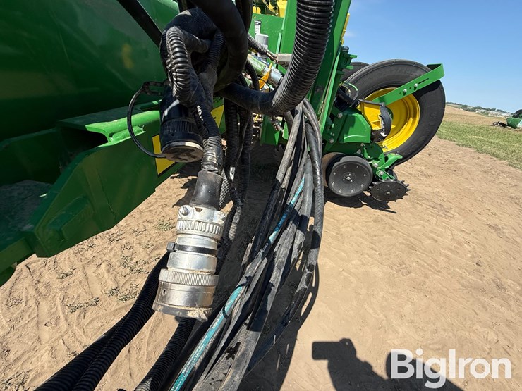 2023-john-deere-1775nt-image-16